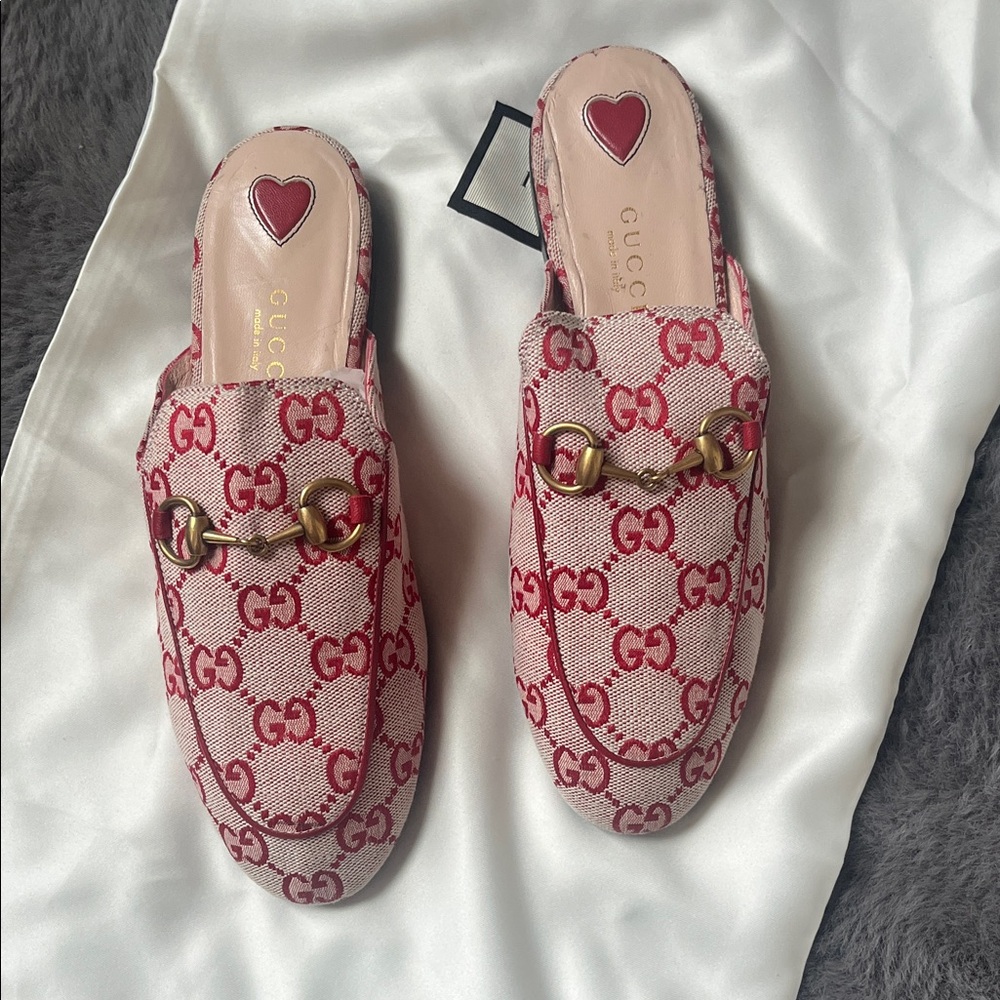 Gucci Women's Red and Cream GG Mules